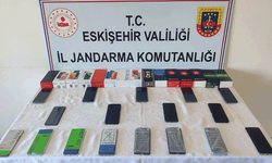 Eskişehir'de kaçak cep telefonu satıyordu: Yakalandı