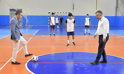 Eskişehir'de futsal turnuvası il müdürlerinin vuruşuyla başladı