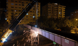 Eskişehir'e çeyrek asırdır hizmet veren üst geçidin yıkımına başlandı