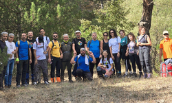 ESDAĞ üyeleri hem hayvanları besledi hem de çöp topladı