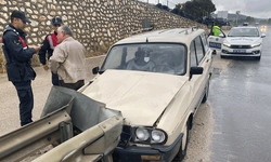 Eskişehir yolunda kaza: Kontrolden çıkarak bariyerlere çarptı