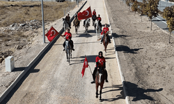 Eskişehir'de Cumhuriyet Bayramı'nı ata binerek kutladılar