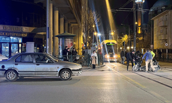 Eskişehir’de hatalı dönüş kaza getirdi: Tramvay seferleri aksadı!