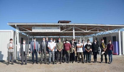Karacahisar Kalesi yavaş yavaş gün yüzüne çıkıyor