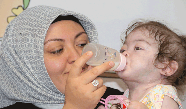 Eskişehir'de doğduktan bir gün sonra ameliyata alınan bebek yaşama tutundu