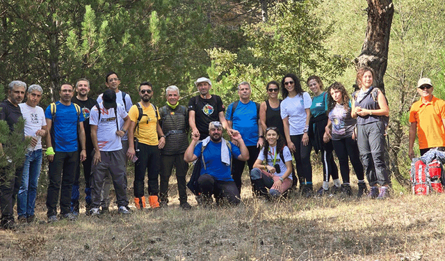 ESDAĞ üyeleri hem hayvanları besledi hem de çöp topladı