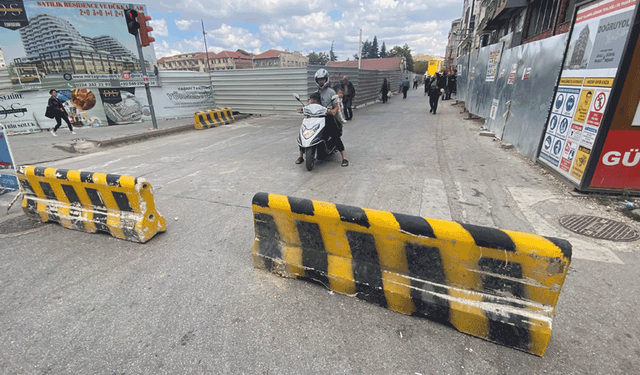 Eskişehir'de çöken yol esnafı mağdur etti!