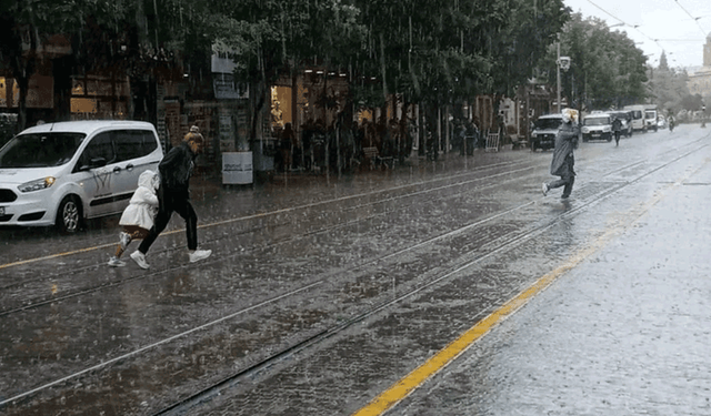 Eskişehir'de gök gürültülü sağanak yağış bekleniyor