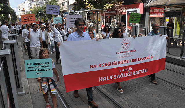 Eskişehir'de Halk Sağlığı Haftası yürüyüşüne yoğun katılım sağlandı