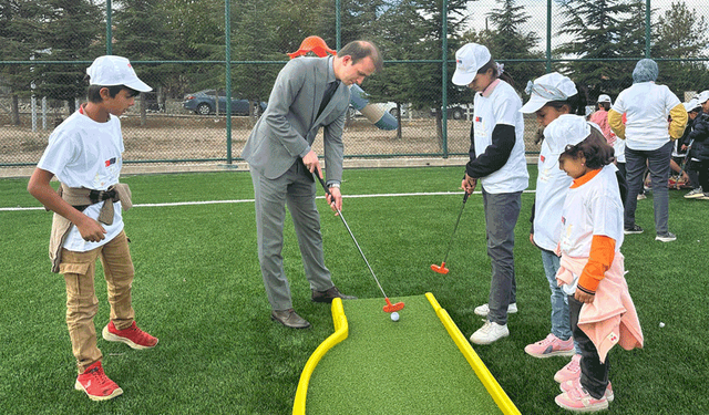 Seyitgazi'de mevsimlik işçilerin çocukları sporla buluştu