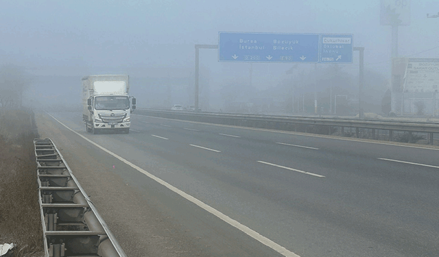 Eskişehir'de etkili olan sis sürücülere zor anlar yaşattı