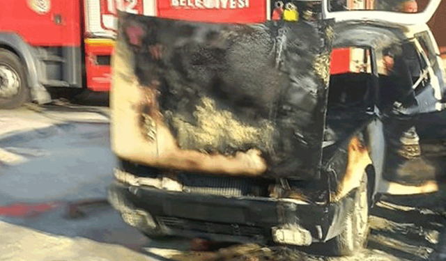 Eskişehir'de hastane otoparkında yanan otomobil küle döndü