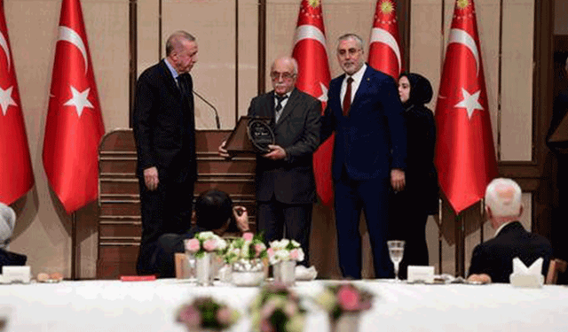 Eskişehirli Mehmet usta Cumhurbaşkanı Erdoğan'dan plaket aldı